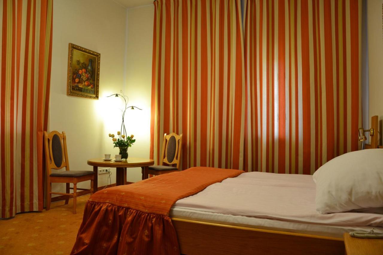 Bed and Breakfast Karat Varsavia Esterno foto