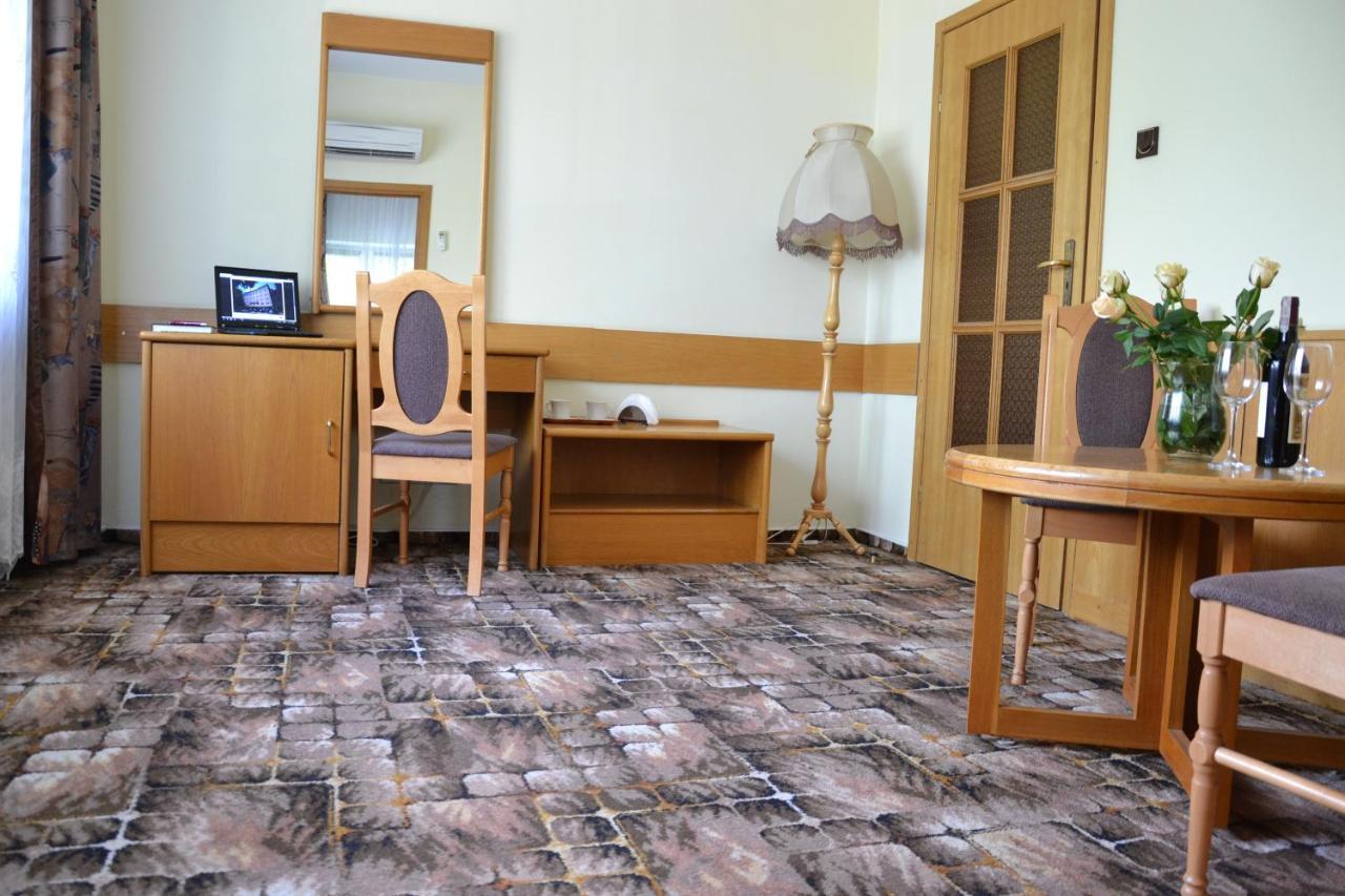 Bed and Breakfast Karat Varsavia Esterno foto