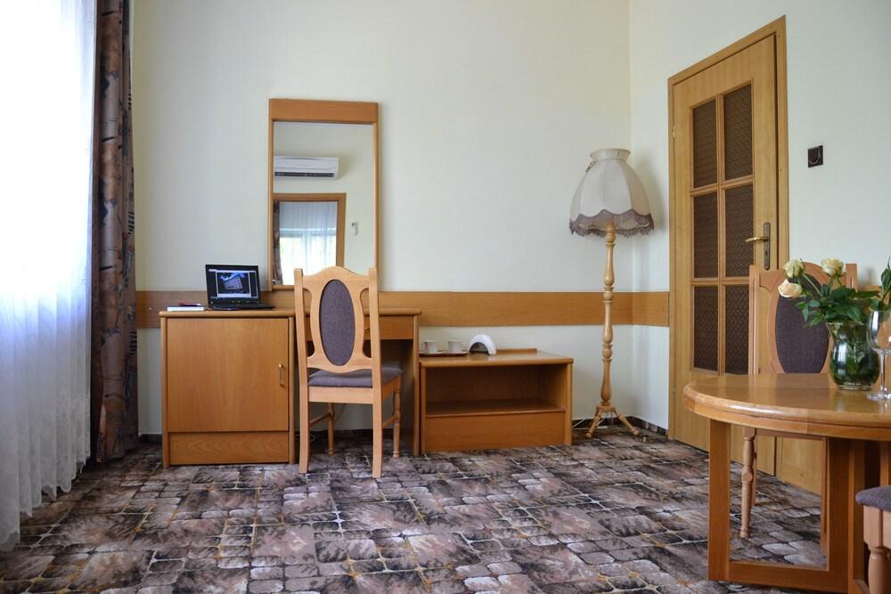 Bed and Breakfast Karat Varsavia Esterno foto