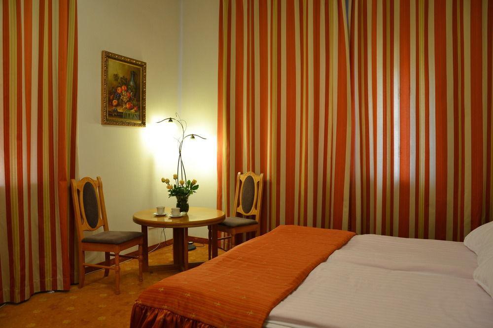 Bed and Breakfast Karat Varsavia Esterno foto